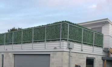 Readyleaf extending trellis on balcony Artificial leaf extending trellis
